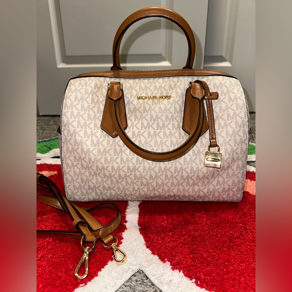 Micheal Kors Hayses Vanilla Purse